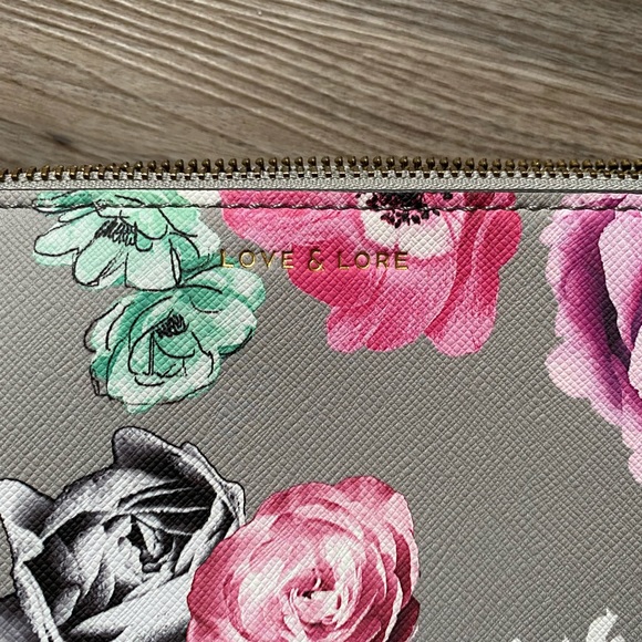 Love & Lore wristlet! Half-moon floral print. - Picture 3 of 4